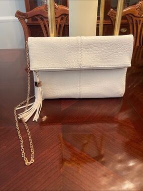Moda Luxe White Fold-Over Tassel Chain Crossbody Clutch